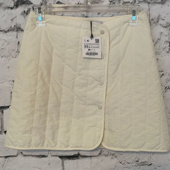 NWT Zara cream button up mini skirt - Picture 2 of 7